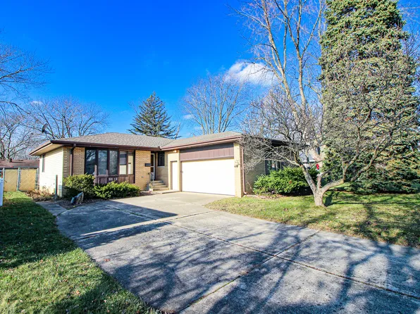 9618 Hawthorne Dr, Munster, IN 46321