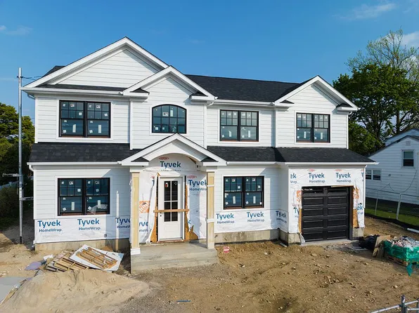 24 Greenvale Ln, Syosset, NY 11791