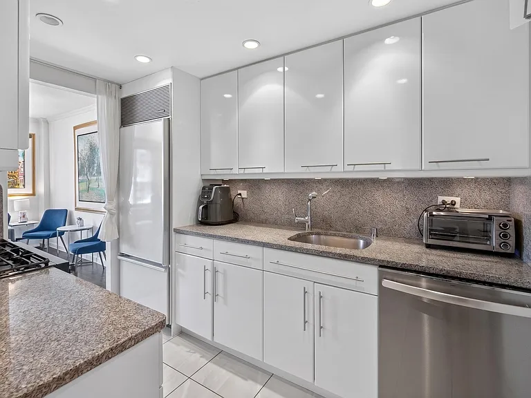 203 E 72nd St #19C — Photo 10