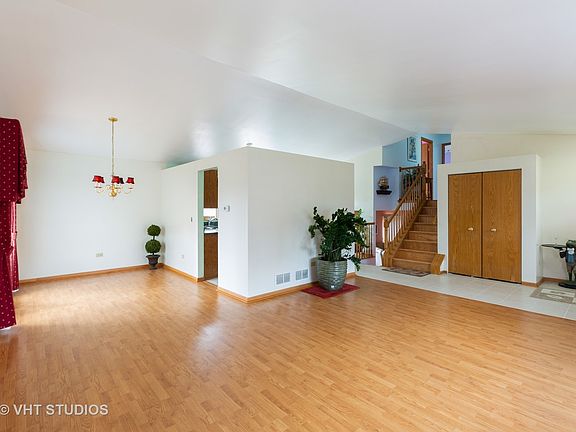 4th image of 5045 179th St