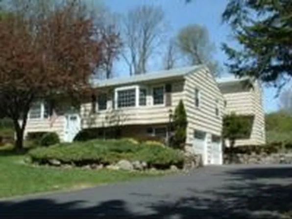 24 Nutmeg Ct, Ridgefield, CT 06877
