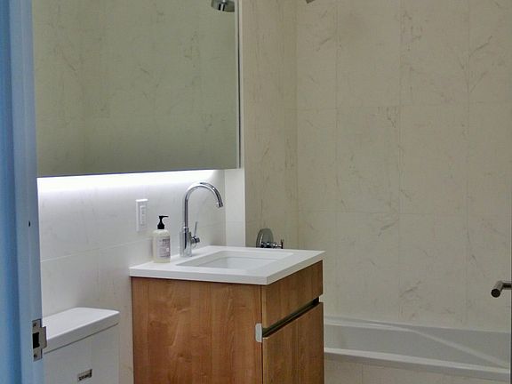 5th image of 1125 45th Ave APT 2H