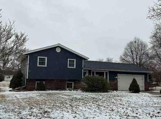 8957 Luann Dr N, Demotte, IN 46310