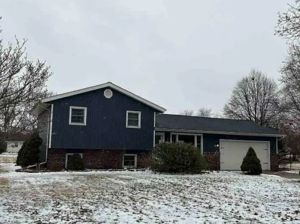 8957 Luann Dr N, Demotte, IN 46310