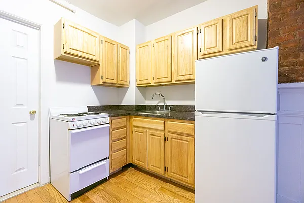 Rented by City Connections Realty | media 23