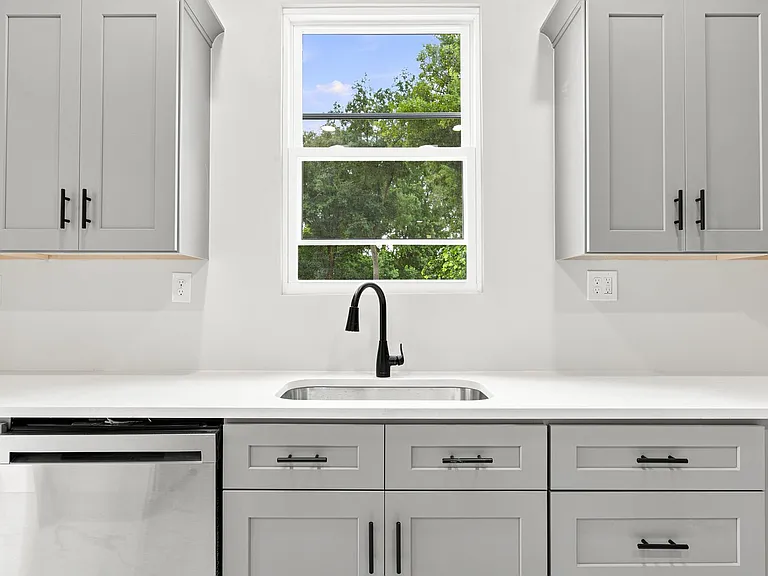 325 N Aiken Ave — Photo 9