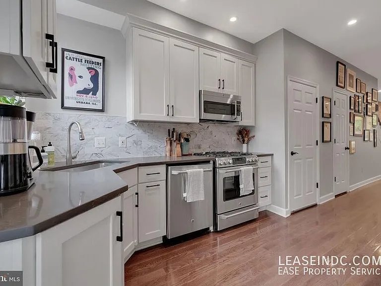 1241 I St NE — Photo 12
