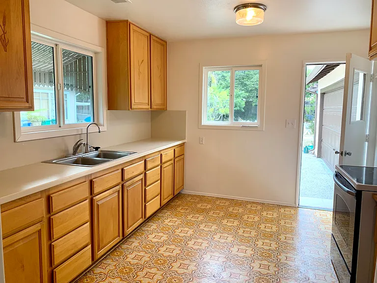 1426 Shoreline Dr — Photo 4