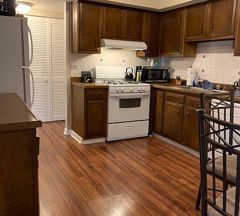 3rd image of 1811 Marquette Ln