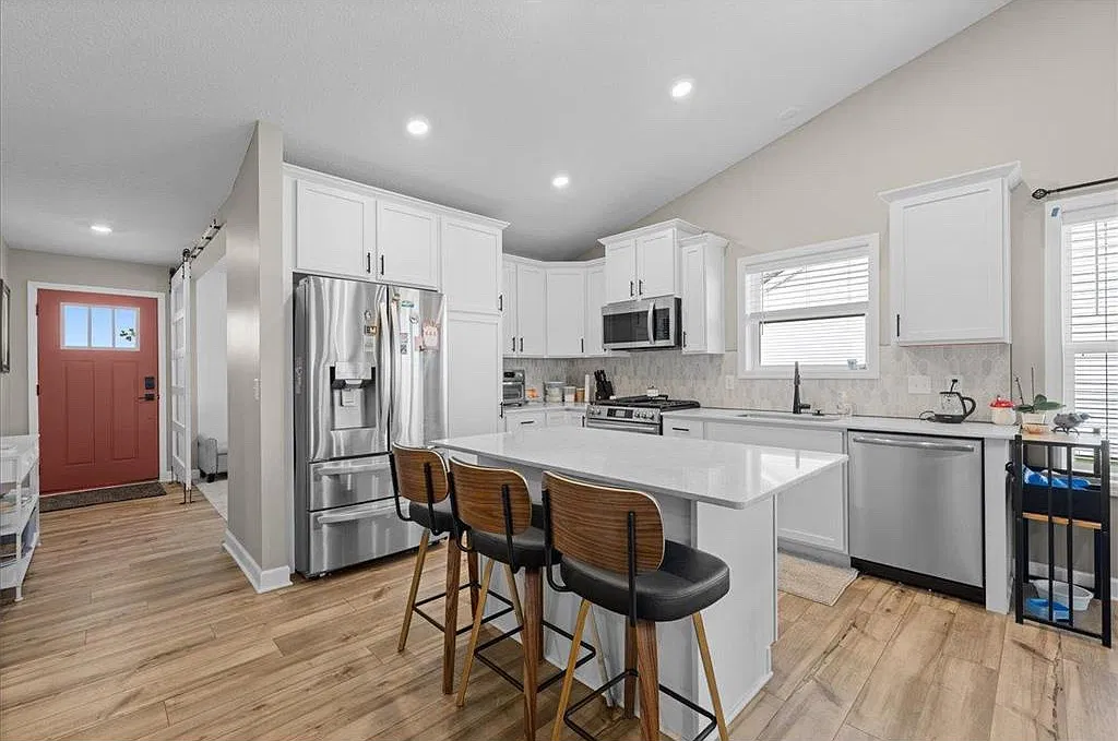 3 bed, 1600 sqft, $2,850 — Photo 2