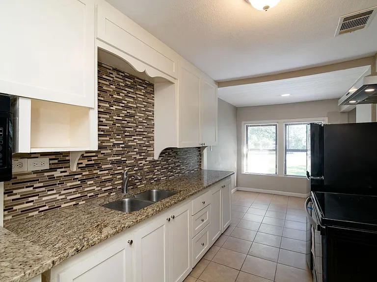 207 Hackberry St — Photo 7