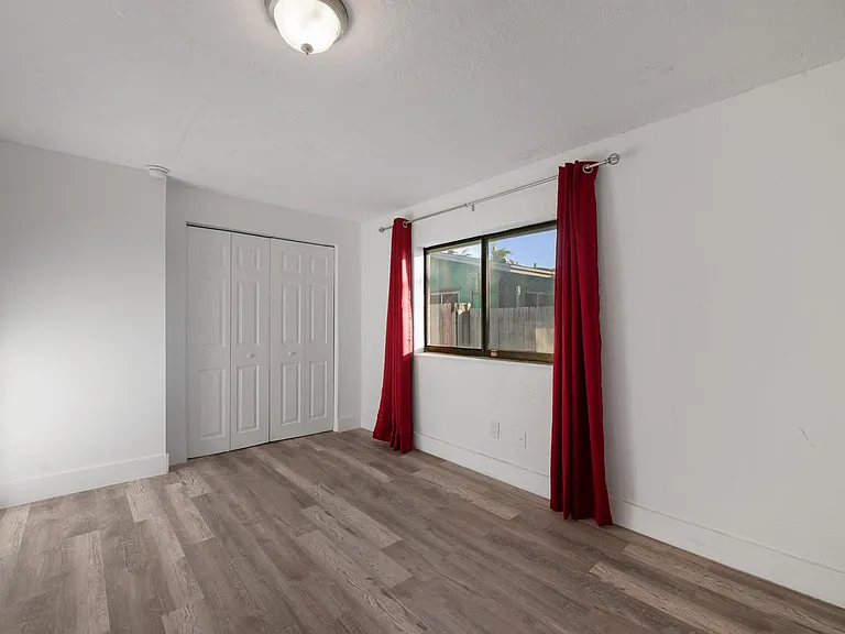 836 SW 13th Ct — Photo 11