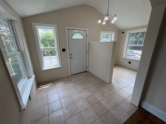 307 Colonial Ave — Photo 2