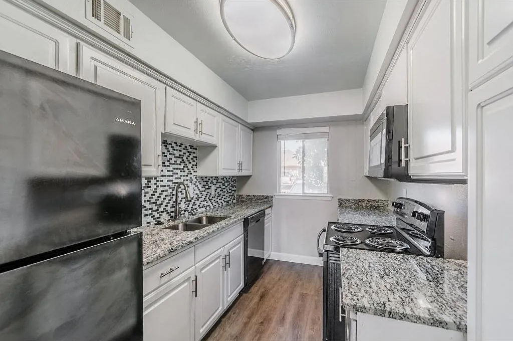 Shenandoah Apartments — Photo 2