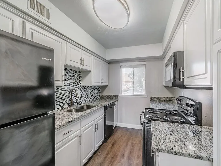 Shenandoah Apartments — Photo 2