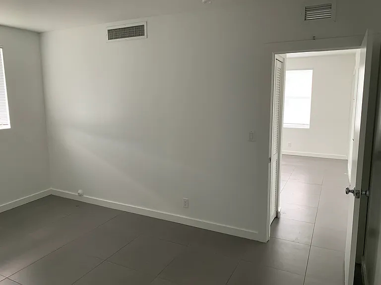 337 NW 12th Ave #6 — Photo 9