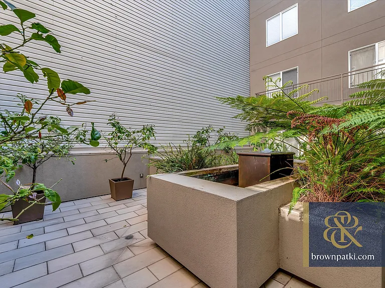 566 S Van Ness Ave #11I — Photo 18