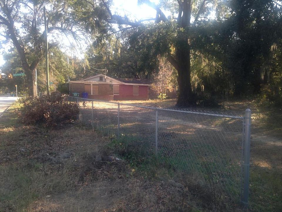 2nd image of 1349 Hamlin Rd