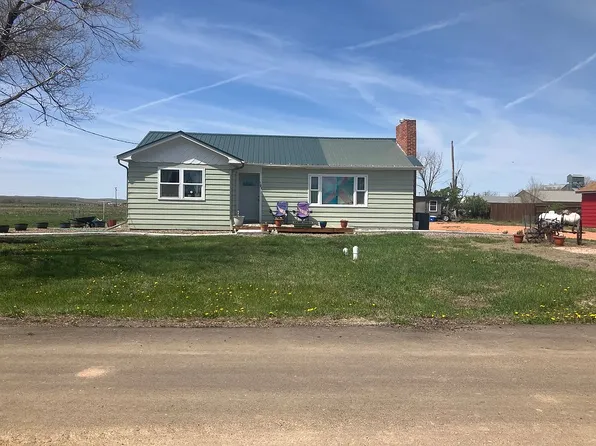 101 S 4th St, Plevna, MT 59344