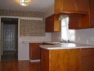 4th image of 403 Parkwood Dr