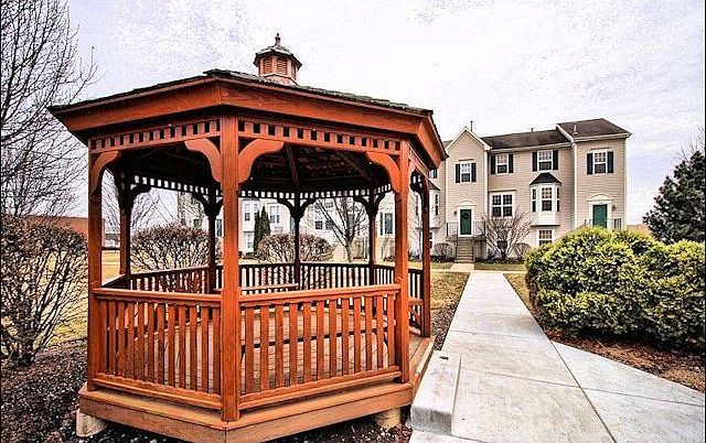 2nd image of 1904 Grandview Pl