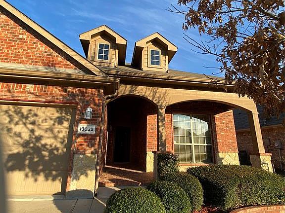 3rd image of 13032 Sierra View Dr