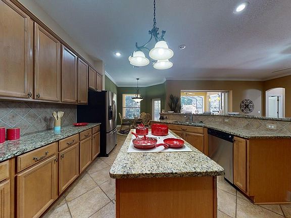 3rd image of 11 Creekside Dr