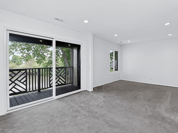 4th image of 1715 Lakecliffe Dr APT B