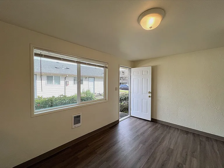 810 NW 23rd St — Photo 40