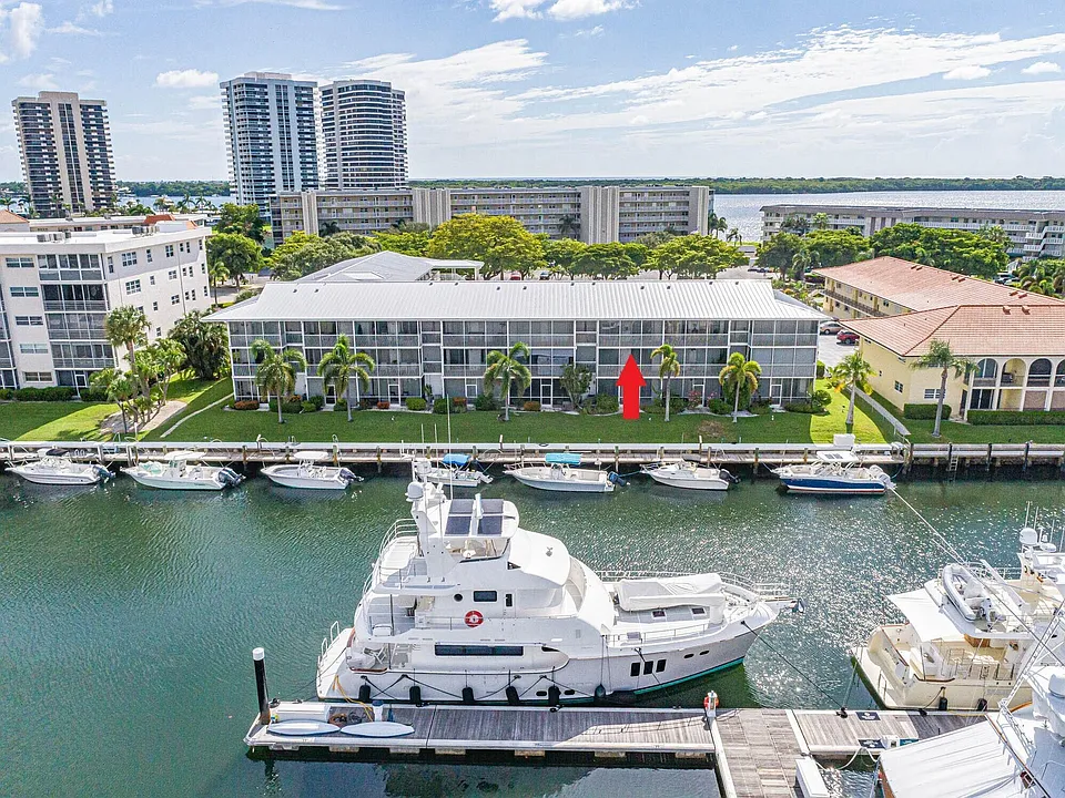 37 Yacht Club Dr #310
