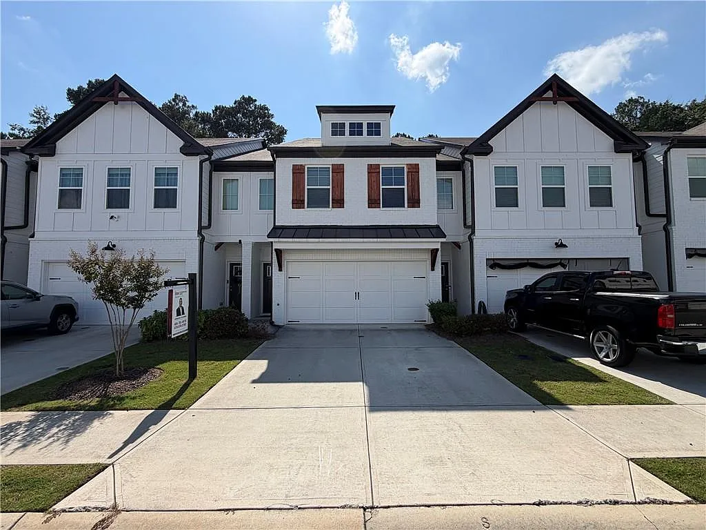 3 bed, 2.5 bath, 1818 sqft, $2,000 — Photo 2