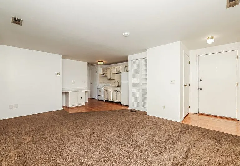 3611-3625 Charlotte Dr #3623 — Photo 5