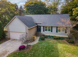 2626 Hickory Lawn Rd, Rochester Hills, MI 48307