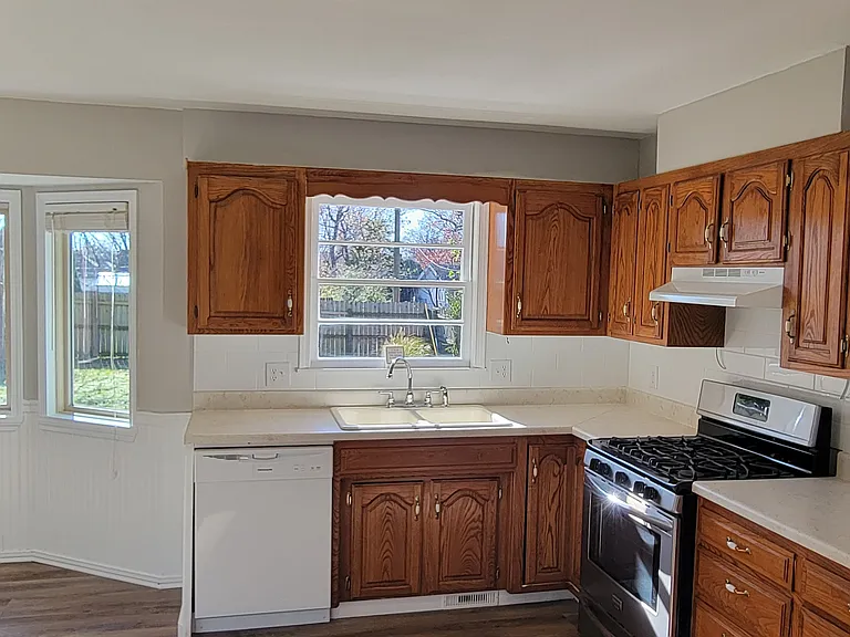 2804 E Linwood St — Photo 15