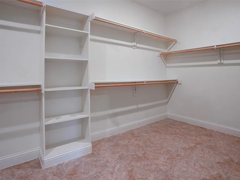 276 Goliad Trl — Photo 7