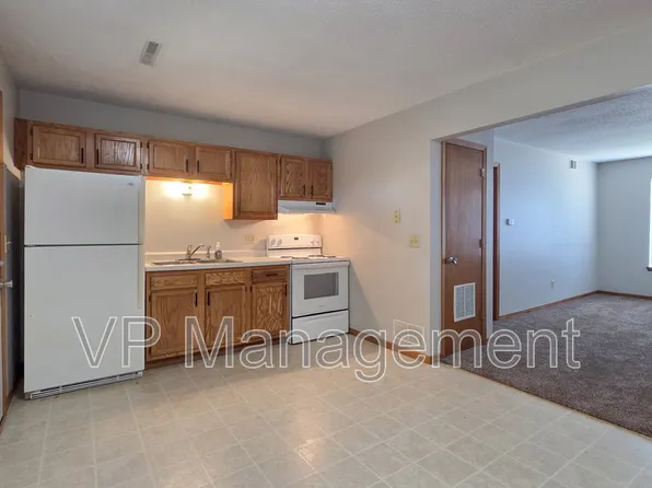 19 Park Crest Ct, Eldridge, IA 52748