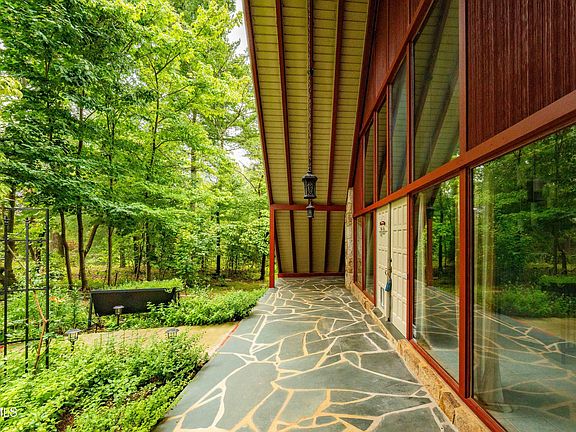 5th image of 1309 Rocky Hollow Rd