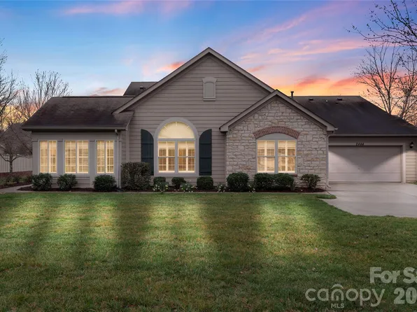 2444 Coltsview Ln, Matthews, NC 28105