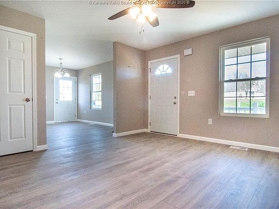 4th image of 107 N Harbour Ln