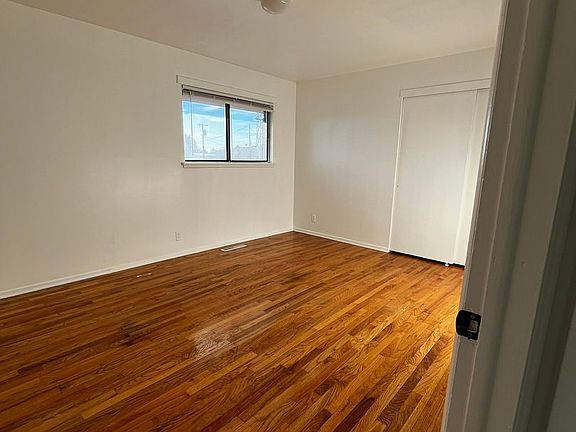 4th image of 525 W Pacific St Unit 12