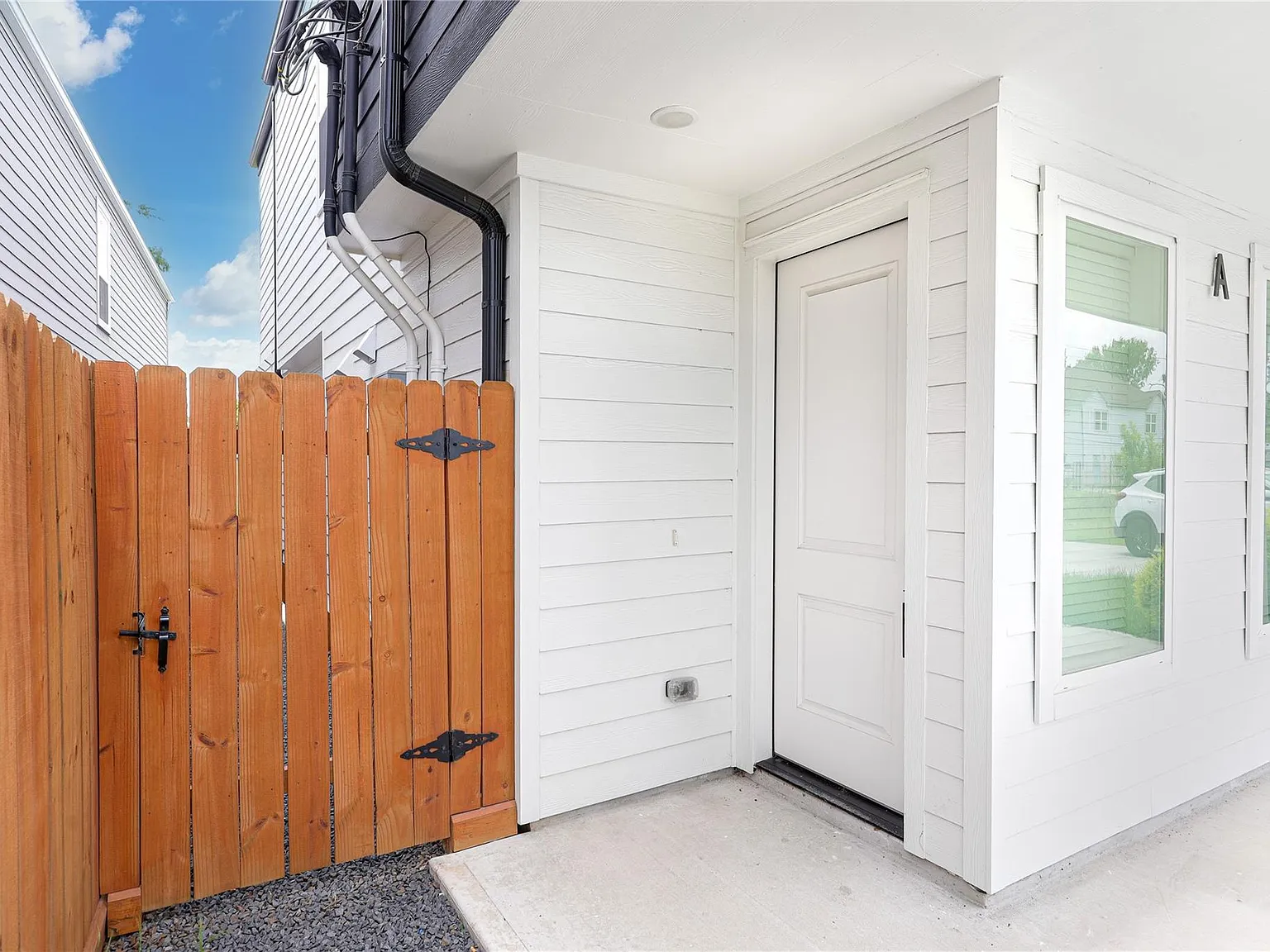 3 bed, 2.0 bath, 1302 sqft, $1,800 — Photo 4