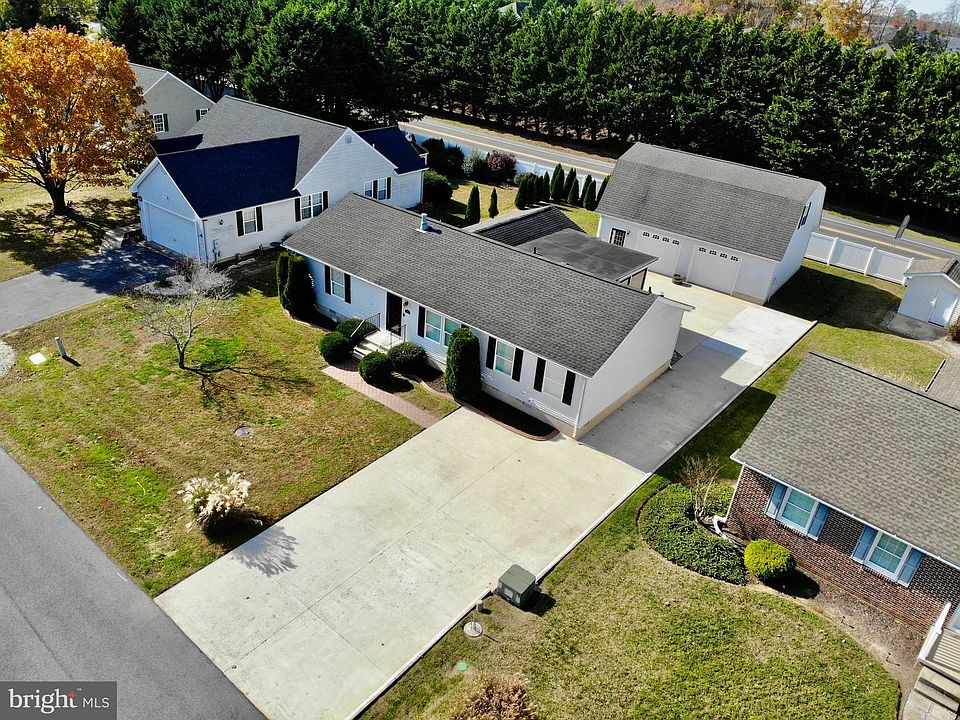 1st image of 111 Loganberry Ln