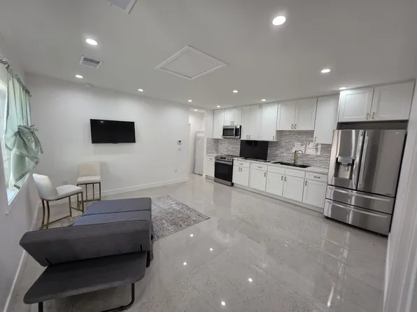 16036 San Fernando Mission Blvd, Granada Hills, CA 91344