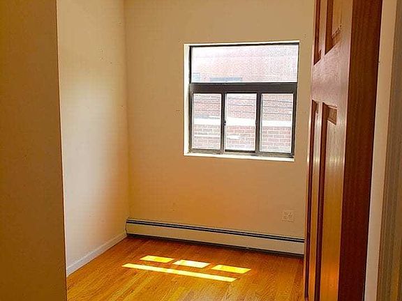 4th image of 2330 32nd St APT 1