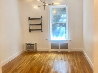 400 W 22nd St #2C, New York, NY 10011