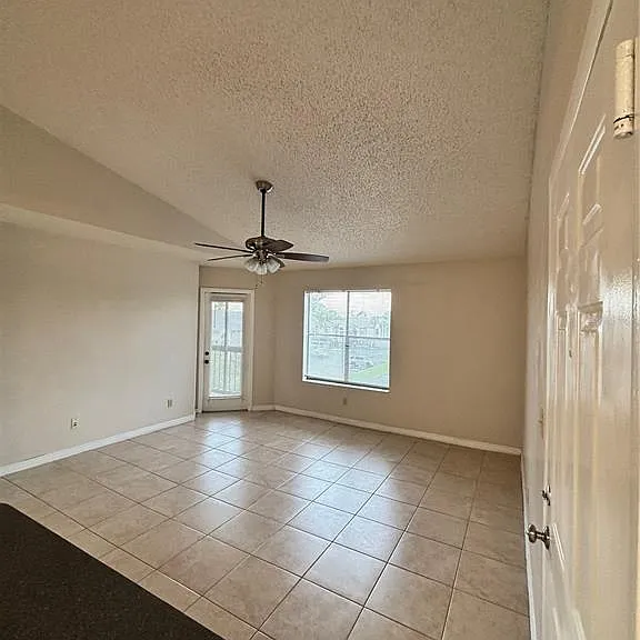 2030 Cascades Blvd #303 — Photo 6