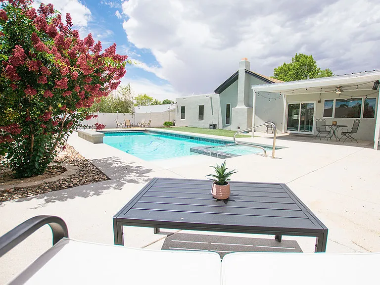 9514 Avenida Del Oso NE — Photo 49