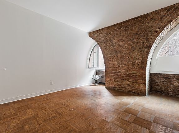 4th image of 726 Greenwich St #2J