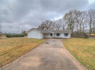 181 Twin Lakes Rd, Natchitoches, LA 71457