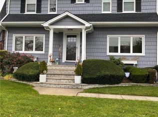 141 N Village Ave APT 2, Rockville Centre, NY 11570